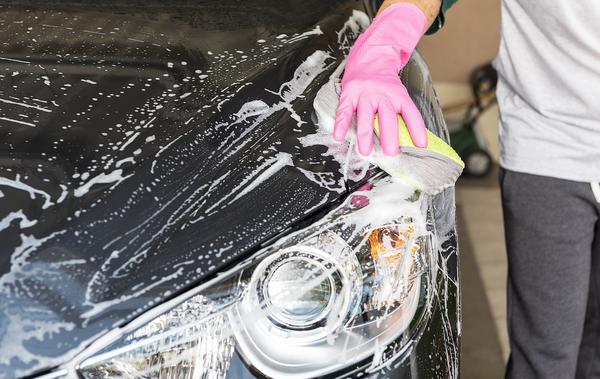 Read more about the article Środki chemiczne do mycia auta