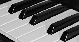 Read more about the article Dlaczego warto wypożyczyć fortepian koncertowy?
